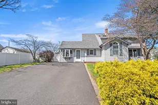 85 Goldenridge Dr, Levittown, PA 19057 - Photo 2