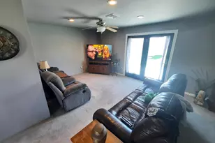 41 Lakeside Dr, Levittown, PA 19054 - Photo 12