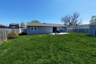 41 Lakeside Dr, Levittown, PA 19054 - Photo 2