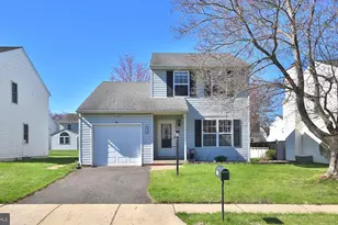 1049 Deerfield Circle, Perkasie, PA 18944 - Photo 2