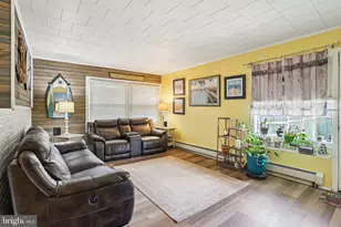 47 Glenwood Ln, Levittown, PA 19055 - Photo 4