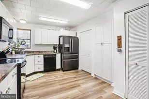 47 Glenwood Ln, Levittown, PA 19055 - Photo 14