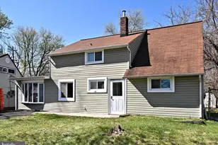 30 Roundwood Ln, Levittown, PA 19055 - Photo 2