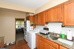 30 Roundwood Ln, Levittown, PA 19055 - Photo 12