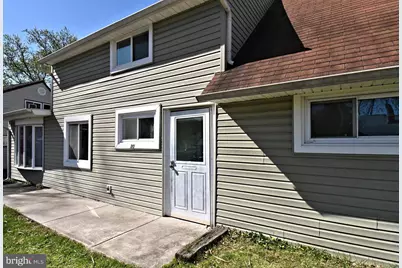 30 Roundwood Lane, Levittown, PA 19055 - Photo 4