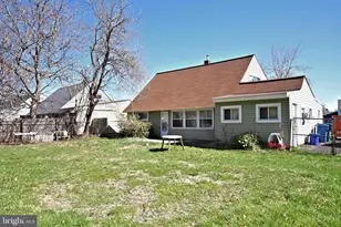 30 Roundwood Ln, Levittown, PA 19055 - Photo 34