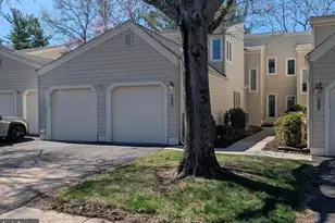 140 Westbury Ct, Doylestown, PA 18901 - Photo 2