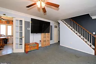 127 Hedge Rd, Levittown, PA 19056 - Photo 8