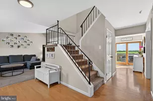 329 Canterbury Ct, Newtown, PA 18940 - Photo 2
