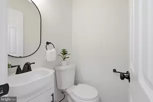 110 Deep Dale Dr E, Levittown, PA 19056 - Photo 16