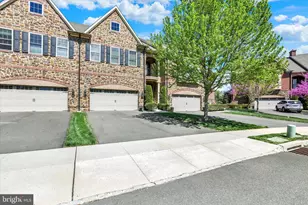 49 David Dr, Newtown, PA 18940 - Photo 2