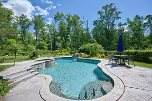5765 Valley Stream Dr, Doylestown, PA 18902 - Photo 4