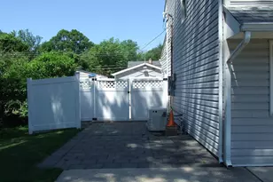 106 Juniper Dr, Levittown, PA 19056 - Photo 4