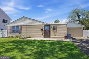 35 Ember Ln, Levittown, PA 19054 - Photo 2