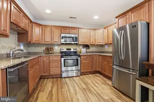35 Ember Ln, Levittown, PA 19054 - Photo 10