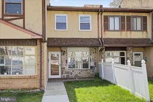 2282 Suzann Dr, Warrington, PA 18976 - Photo 2