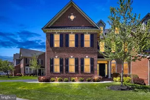 86 Rittenhouse Cir, Newtown, PA 18940 - Photo 2