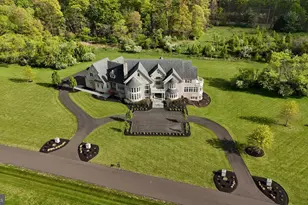 10 Stonebridge Crossing Rd, Newtown, PA 18940 - Photo 1