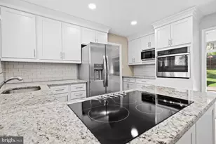 18 S Forsythia Dr S, Levittown, PA 19056 - Photo 2