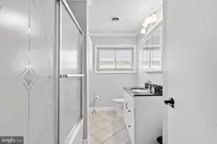 18 S Forsythia Dr S, Levittown, PA 19056 - Photo 24