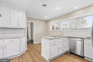 18 S Forsythia Dr S, Levittown, PA 19056 - Photo 6