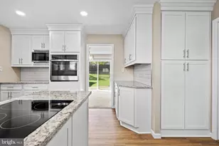 18 S Forsythia Dr S, Levittown, PA 19056 - Photo 8