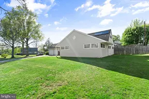 18 S Forsythia Dr S, Levittown, PA 19056 - Photo 28