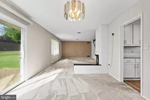 18 S Forsythia Dr S, Levittown, PA 19056 - Photo 10