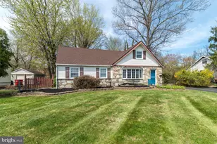 360 Deb Ln, Warminster, PA 18974 - Photo 2
