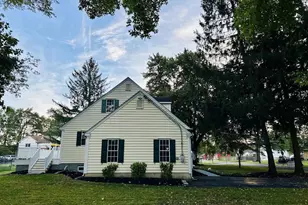 212 Apple St, Levittown, PA 19057 - Photo 6