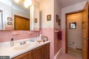 29 W Creamery Rd, Trumbauersville, PA 18970 - Photo 18