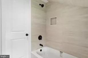 7 Wildflower Rd, Levittown, PA 19057 - Photo 16