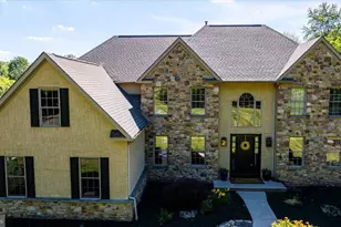 104 Pickwick Dr, Doylestown, PA 18901 - Photo 2