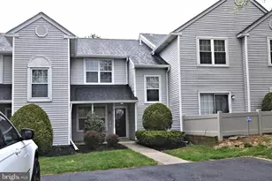 43 Everett Dr, Newtown, PA 18940 - Photo 2