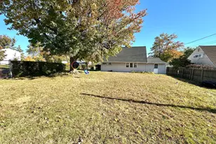 289 Goldenridge Dr, Levittown, PA 19057 - Photo 16