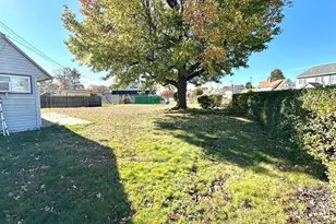 289 Goldenridge Dr, Levittown, PA 19057 - Photo 14