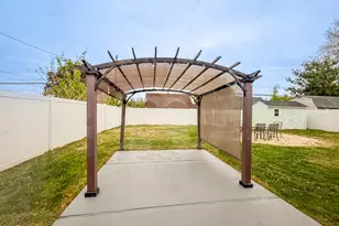 70 Huckleberry Ln, Levittown, PA 19055 - Photo 34