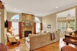 203 Fairway Dr, Warminster, PA 18974 - Photo 2