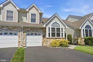 142 Grandview Dr, Warminster, PA 18974 - Photo 2