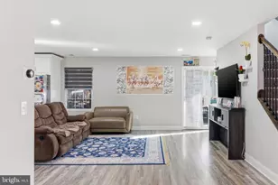 32 Rustleaf Ln, Levittown, PA 19055 - Photo 6