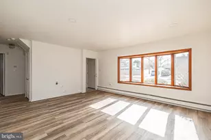 131 Hedge Rd, Levittown, PA 19056 - Photo 4