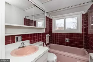 131 Hedge Rd, Levittown, PA 19056 - Photo 16