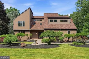 84 Skoures Ln, Newtown, PA 18940 - Photo 2