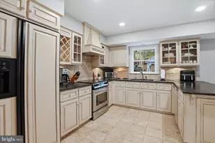 625 S Sweetwater Dr, Feasterville-Trevose, PA 19053 - Photo 2