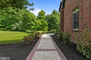 102 Pickwick Dr, Doylestown, PA 18901 - Photo 4