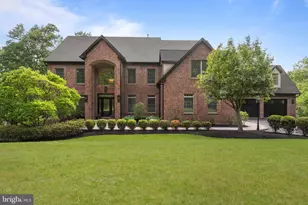 102 Pickwick Dr, Doylestown, PA 18901 - Photo 2