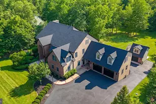102 Pickwick Dr, Doylestown, PA 18901 - Photo 2