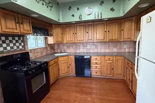 323 Walnut St, Bristol, PA 19007 - Photo 8