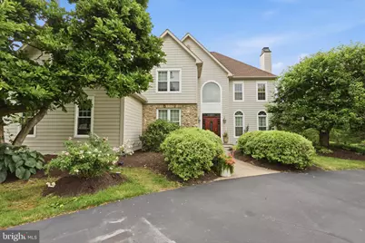 25 Alexanders Court, Newtown, PA 18940 - Photo 2
