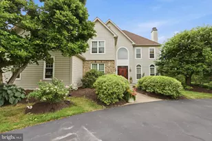 25 Alexanders Ct, Newtown, PA 18940 - Photo 2